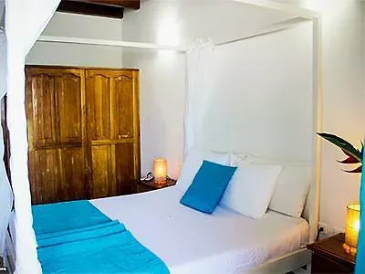 Aria Manzanillo Hotel 4*